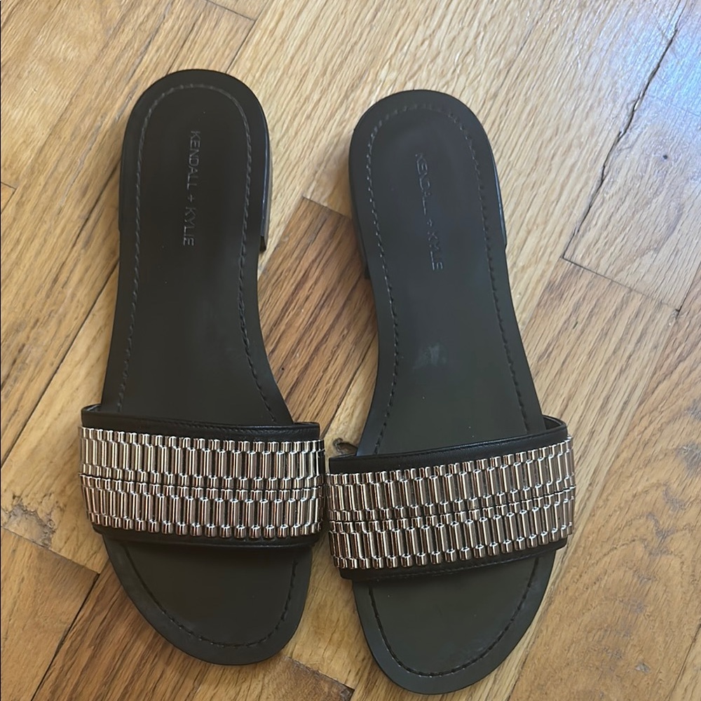Kendall & Kylie Black and Tan Slide Sandals